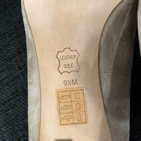 Tory Burch Tan Suede Pointed Toe Pumps Gold Logo Heel Sand Heels - Picture 11 of 16